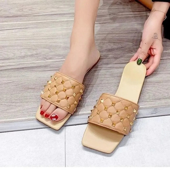 Square Toe Quilted Studded Beige Sandals Size 9.5 - Picture 2 of 8